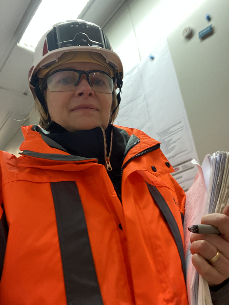 Auditer un chantier avec les EPI appropriés, pour vérifier que les exigences SSE sont respectées